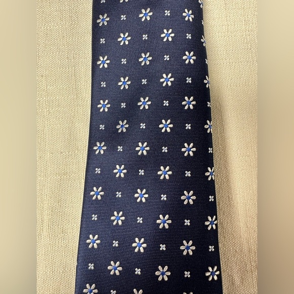 Club Room tie - Picture 3 of 4